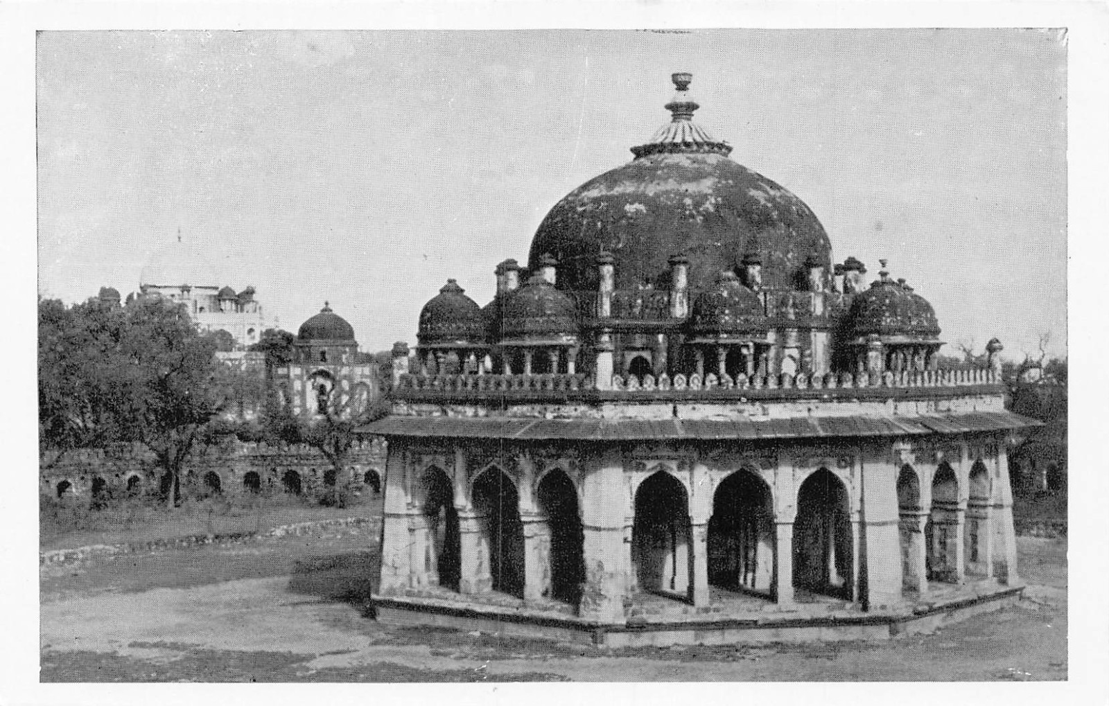 B217 India New Delhi Isa Khan\'s Tomb with Humayun\'s tomb in background postcard B217 India New Delhi Isa Khan\'s Tomb with Humayun\'s tomb in background postcard