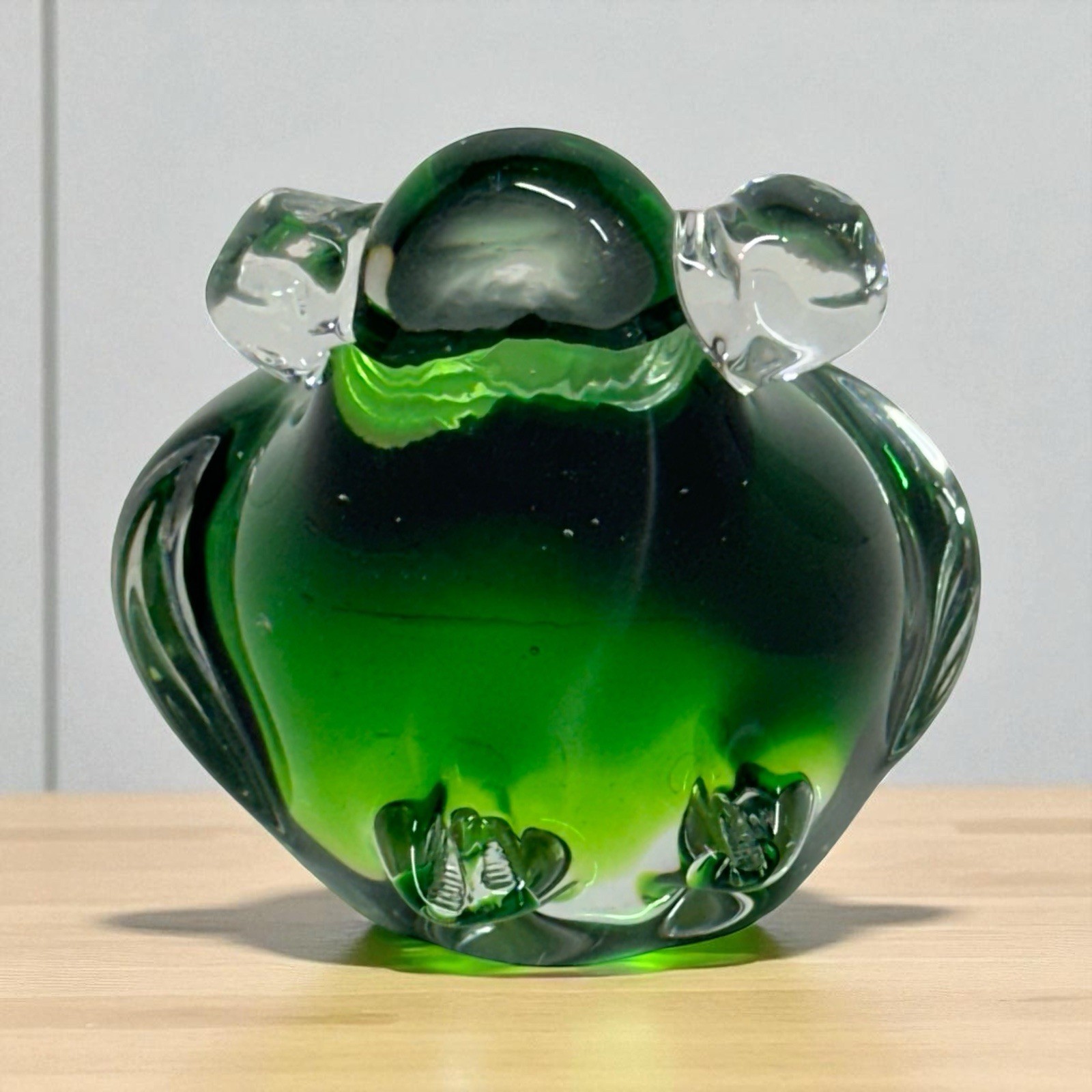 Art Glass Frog Figurine Emerald Green Big Eyes Toad Paperweight Hand Blown 3.25