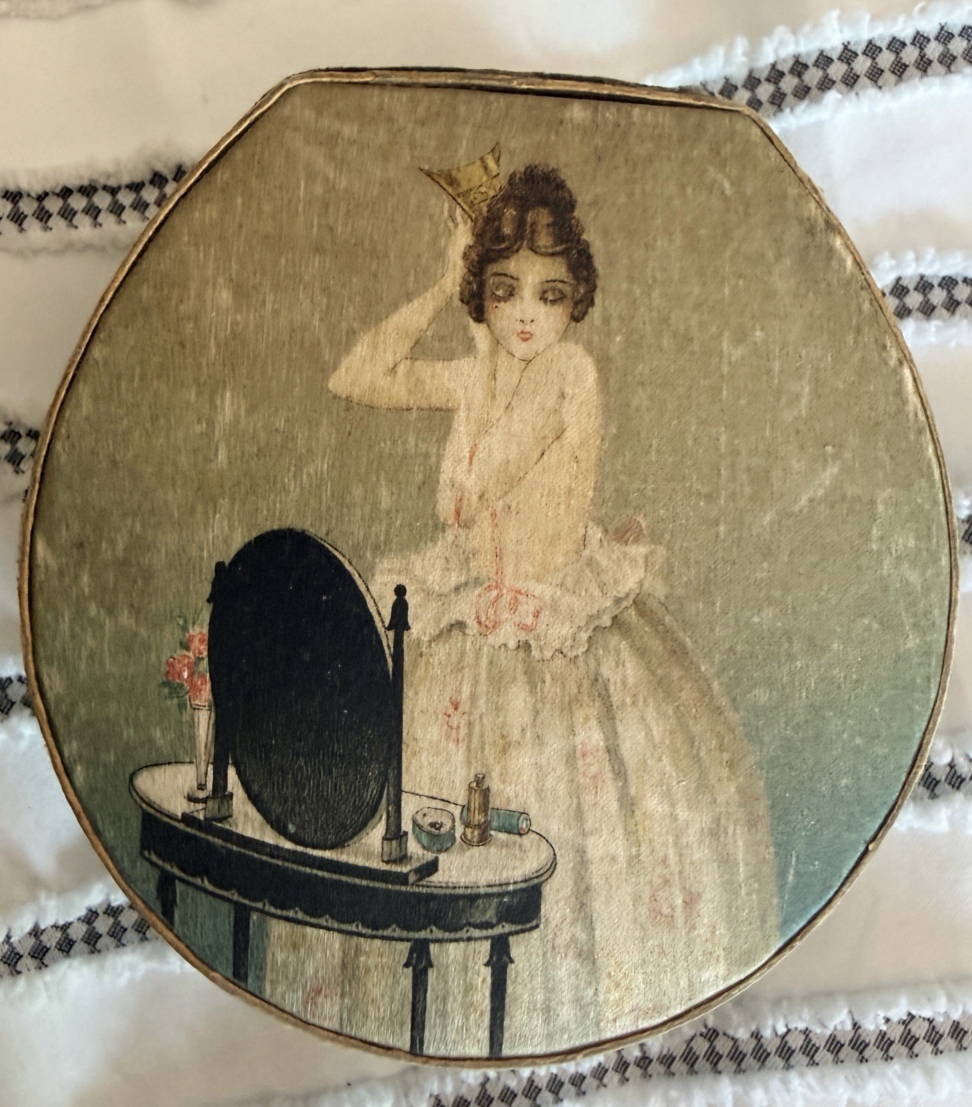 Antique Richard Hundt “Deauville” Face Powder Vanity Powder Box