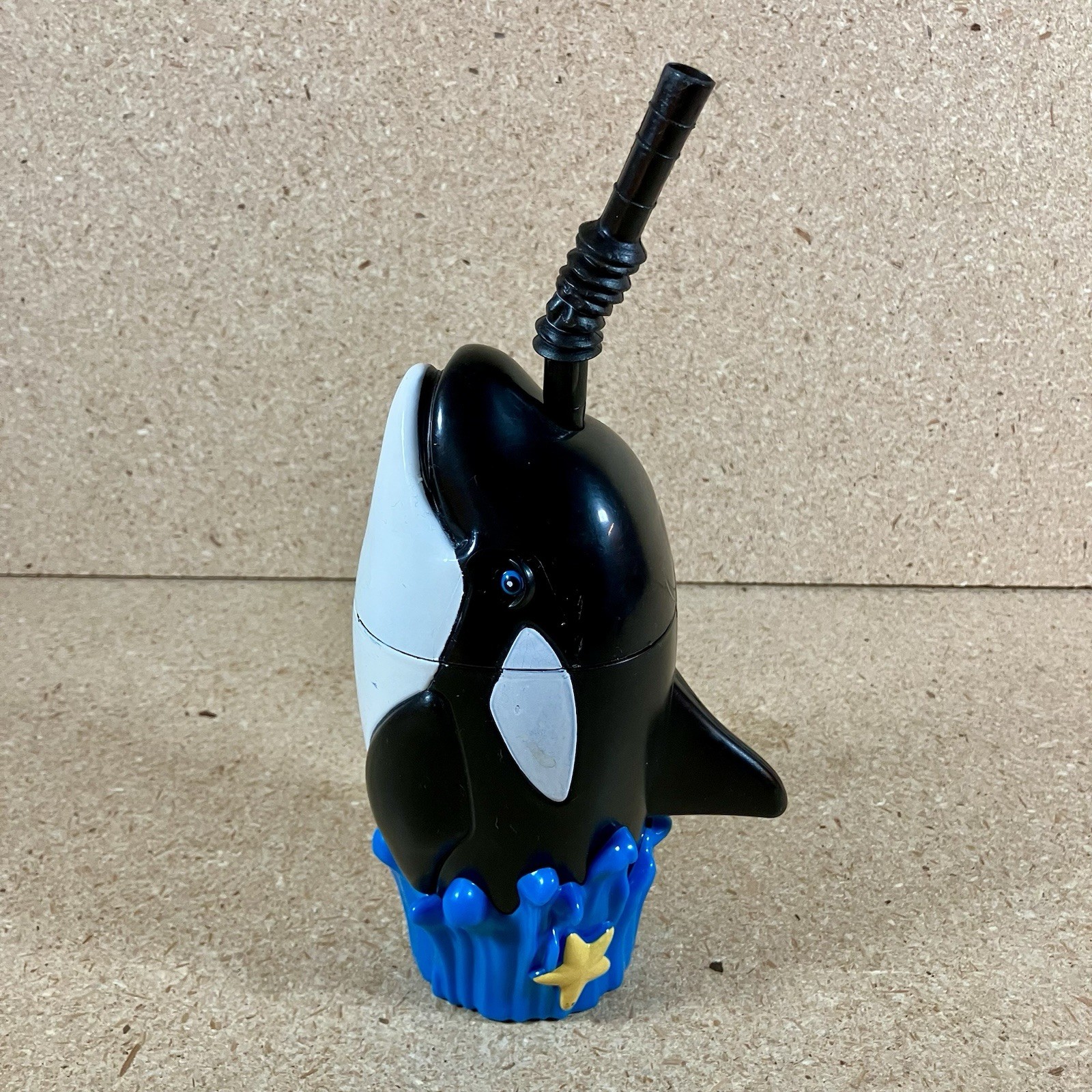 Seaworld Souvenir Shamu Drink cup w/straw Non spill 8oz Orca Whale Collectible