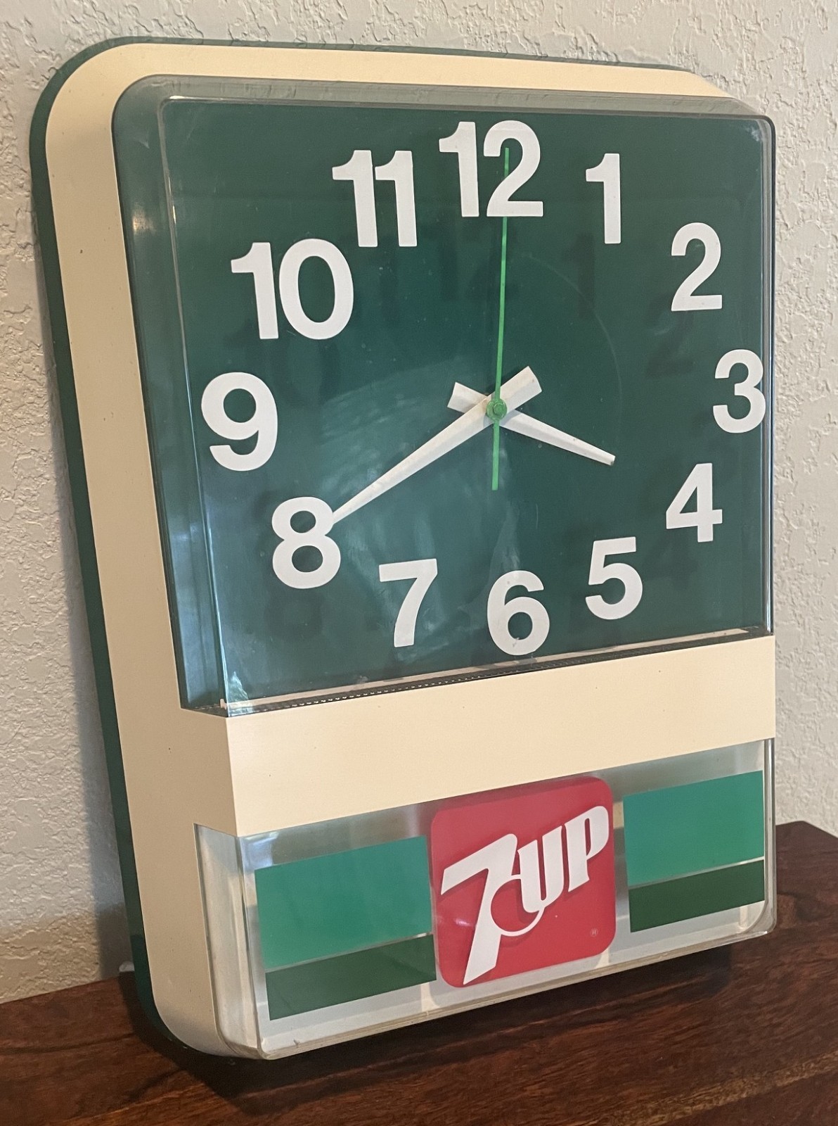 Vintage 1970’s 7-Up Wall Clock Lighted Sign Code 7159 Clock Not Working