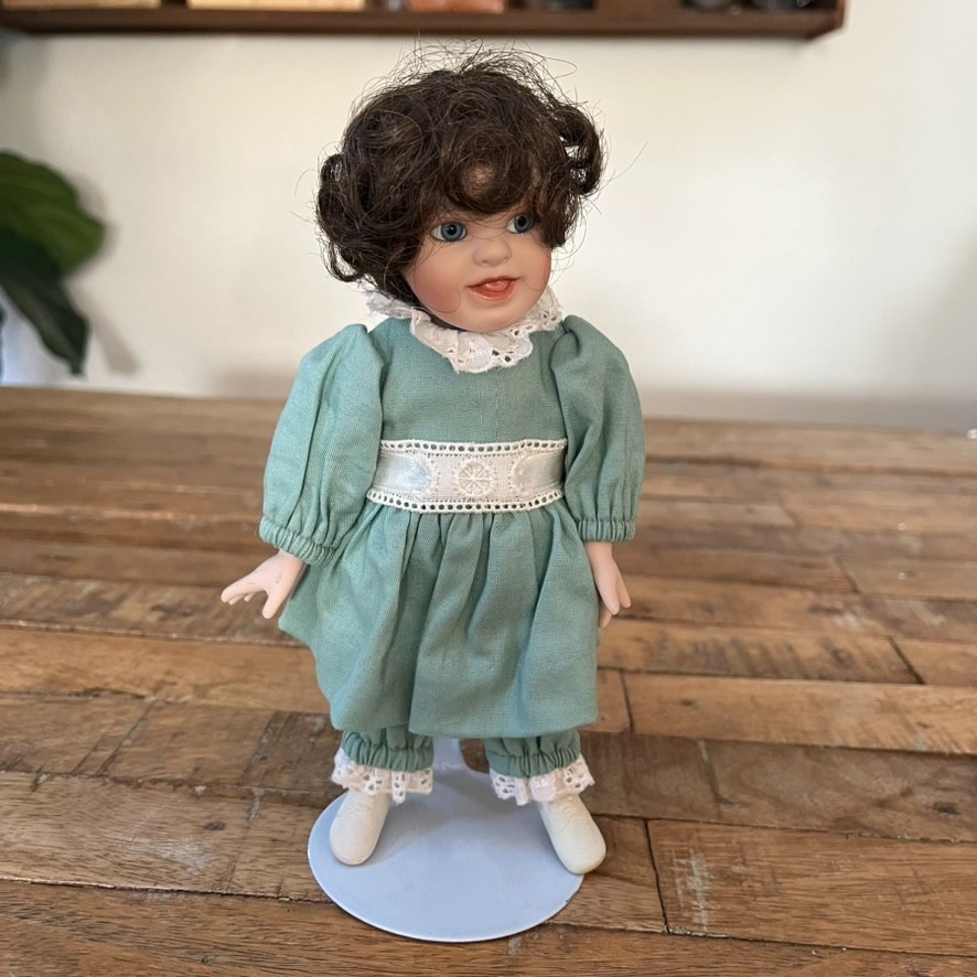 1995 Ashton-Drake Galleries Collector\'s Porcelain Doll