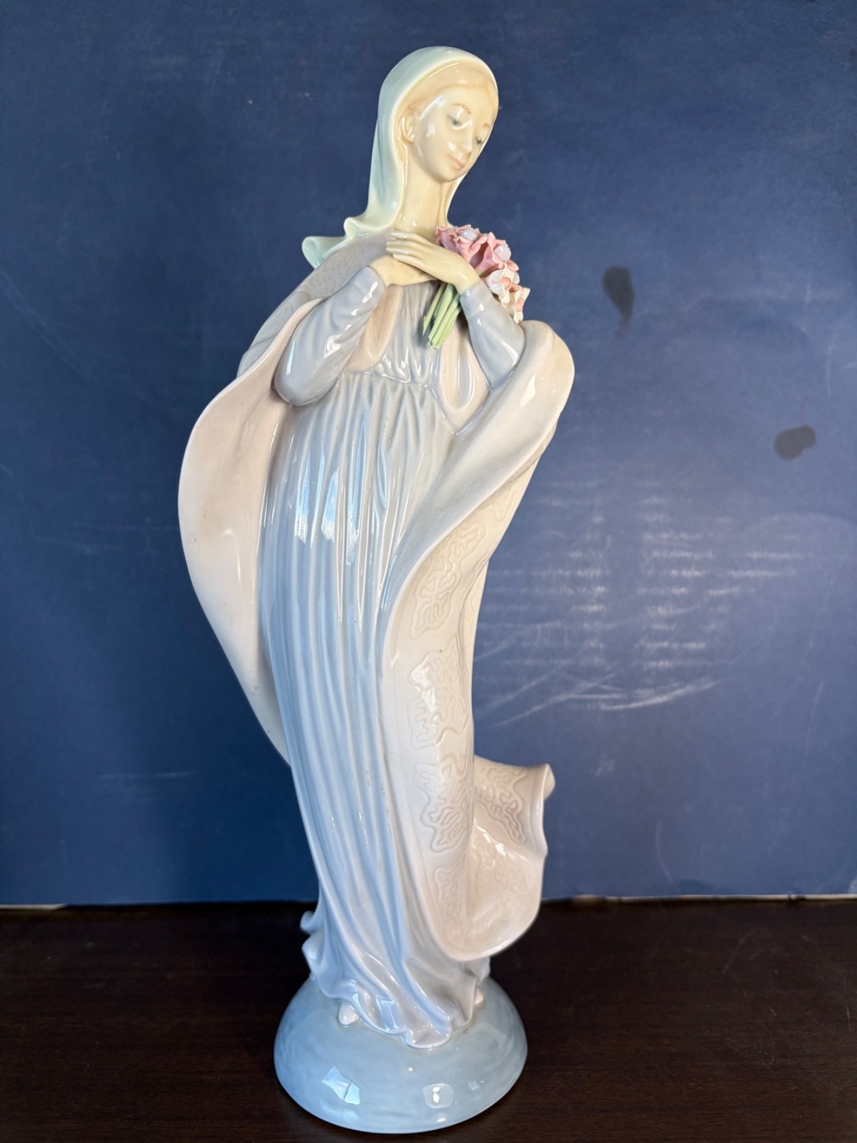 Lladro Porcelain Figurine Our Lady With Flowers #5171  1982 , j137