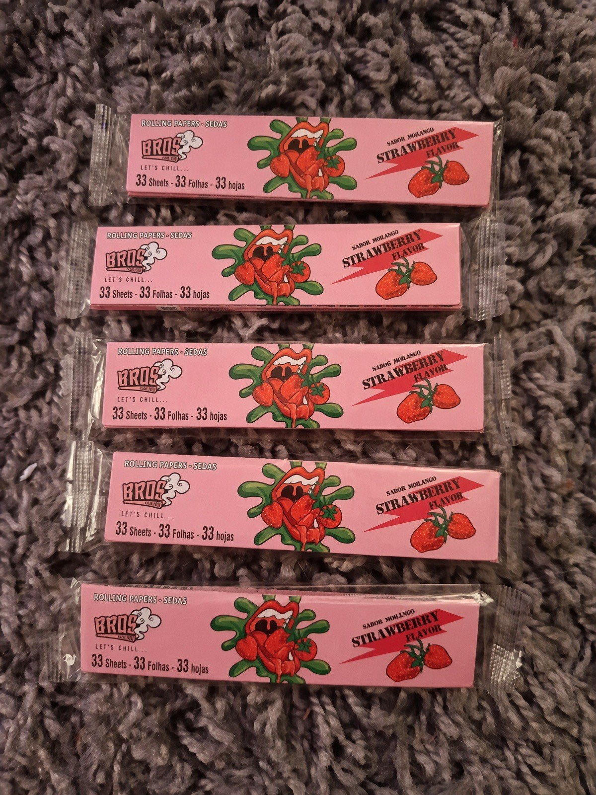 10 Packs of 33 Sheets Rolling LongPaper with Strawberry Flavour by Bros