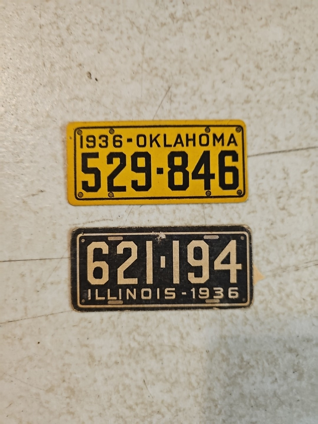 1936 Miniature License Plates, Goudey Gum Co. Oklahoma Illinois. Damage On Back