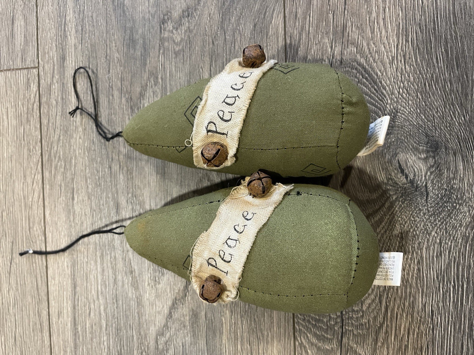 2010 Honey and Me green peace ornaments set of 2 home holiday decor 