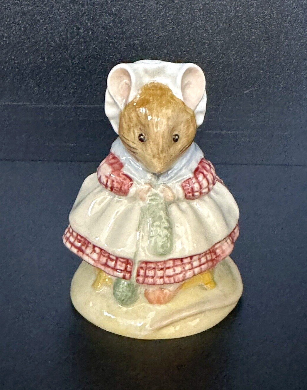 Beswick Beatrix Potter The Old Woman Who Lived in a Shoe Knitting Figurine 1983