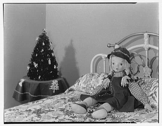 Baldwin Long Island NY Mrs Esther Wheeler 1957 Bedroom Doll Christmas Tree