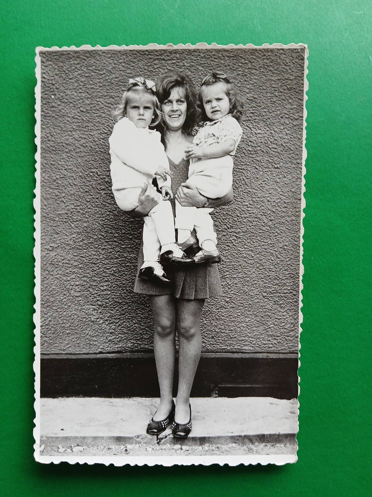 Photo Vintage 1973 Romania Romanian Twins Twin Girls & Attractive Mom 1410