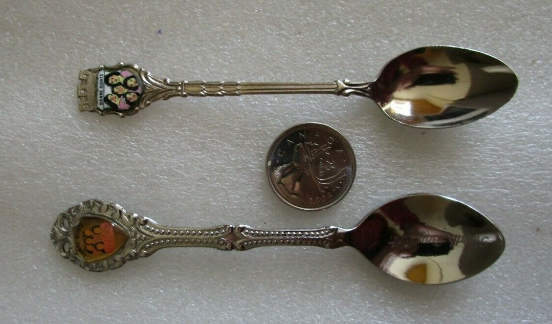 2 Vtg Commemorative 👬🤷👬 SOUVENIR SPOONS Canadian c 1934 DIONNE QUINTUPLETS
