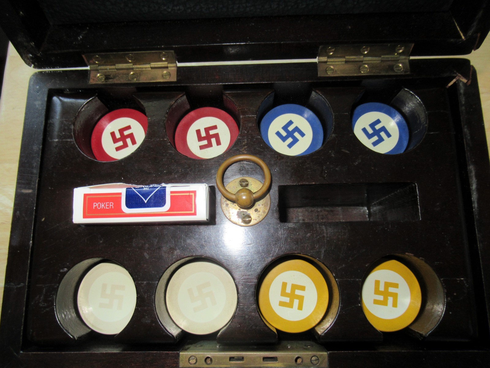 VINTAGE CREST & SEAL SWASTIKA CLAY POKER CHIPS (160) IN WOOD CASE* 
