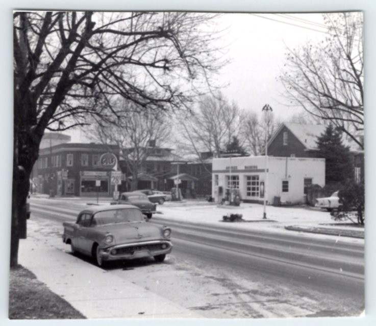 Vintage Photo Classic 1950's Car  Main Street Winter Snow Gulf Gas Station DS117