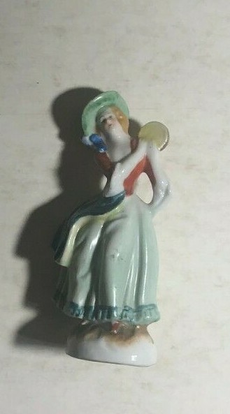Occupied Japan LADY WITH TAMBOURINE porcelain/china figurine 009