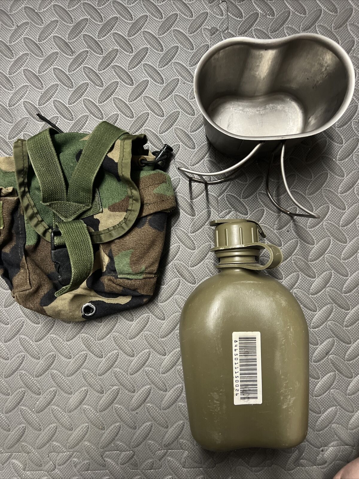 US Military 1QT Canteen/Utility Pouch Woodland Camo With Cup