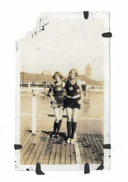 1925 Cincinnati OH Chester Park Photo (Demolished 1930s)  - Women, Swimsuits
