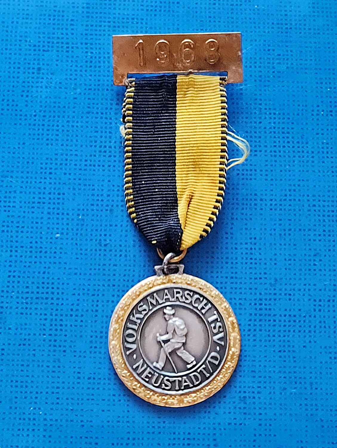 MEDAL VINTAGE AUTHENTIC GERMANY TSV NEUSTADT 1968 HIKING VOLKSMARSCH