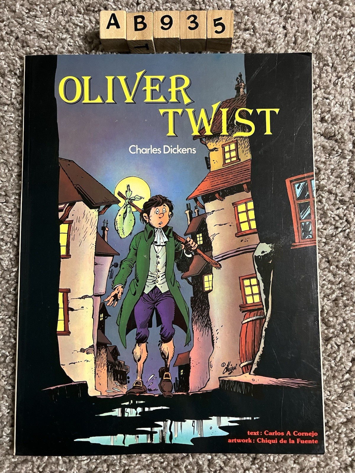 Charles Dickens Graphic Novel Comic Oliver Twist Creased