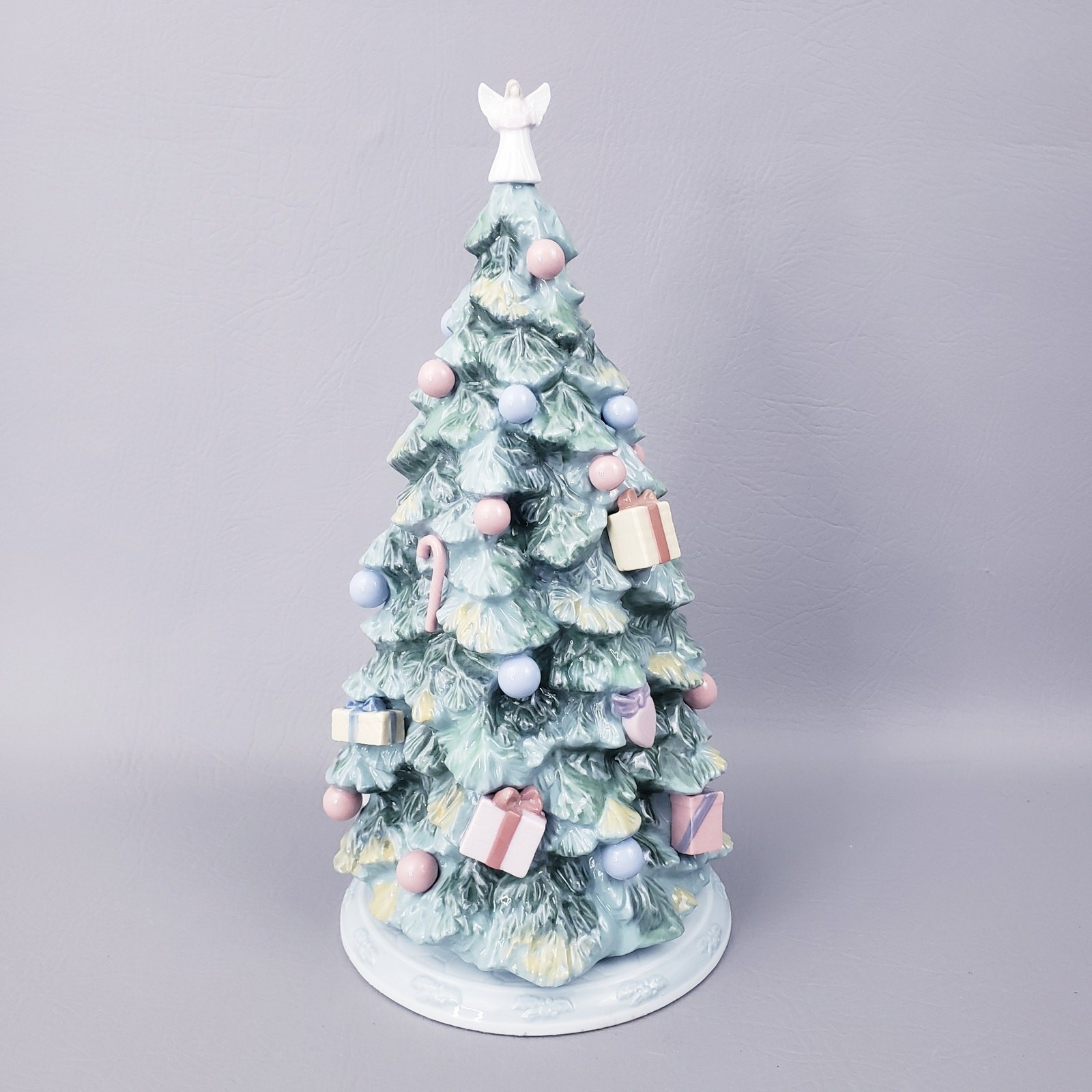 Lladró #6670 Christmas Tree The Night Before Christmas Collection 1999