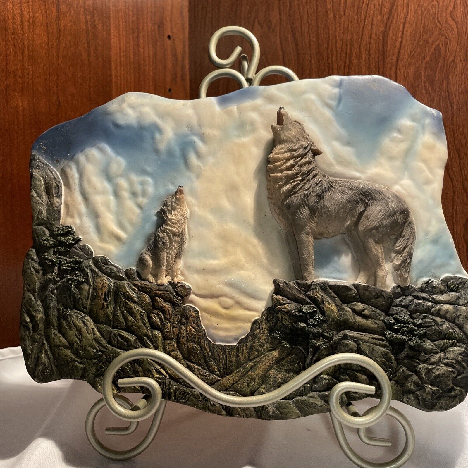 3D Wolfs Howl Folk Art Figurine In Oval Resin Wall Plaque, Wall Hanging 11.75x9