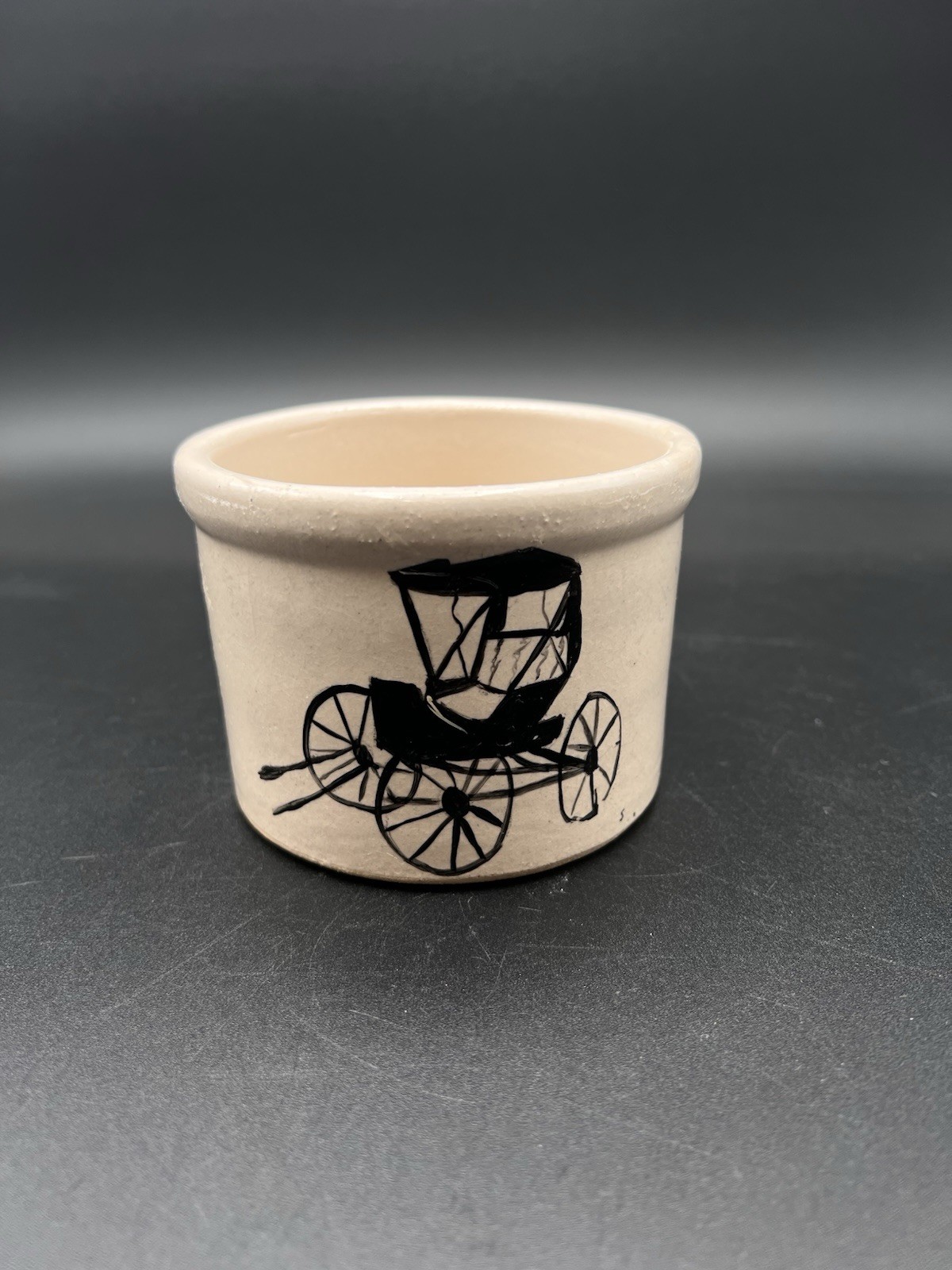Vintage RRP Co Roseville Ohio 1 Pint Stoneware Crock Black Amish Buggy Carriage