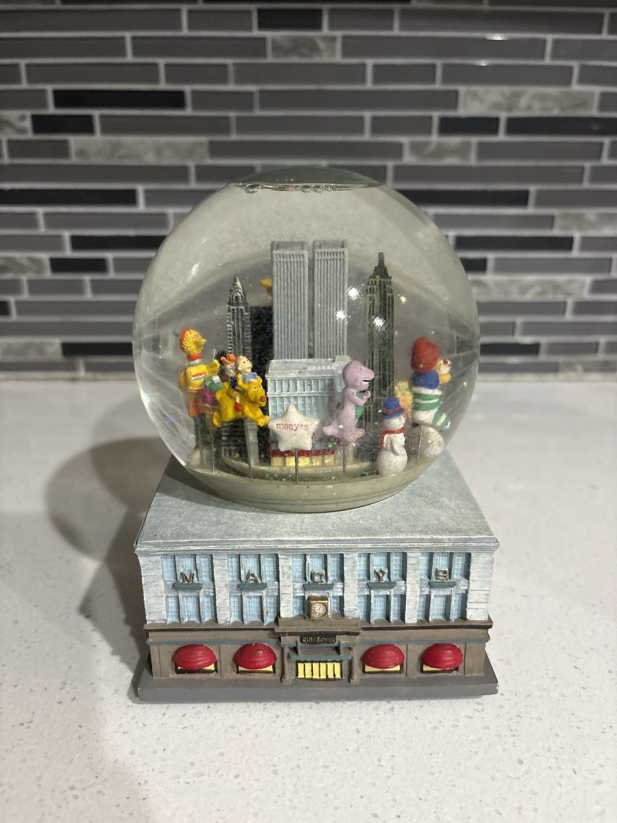 Vintage 1999 Macy's NYC Thanksgiving Parade Twin Towers Snow Globe 1st Edition