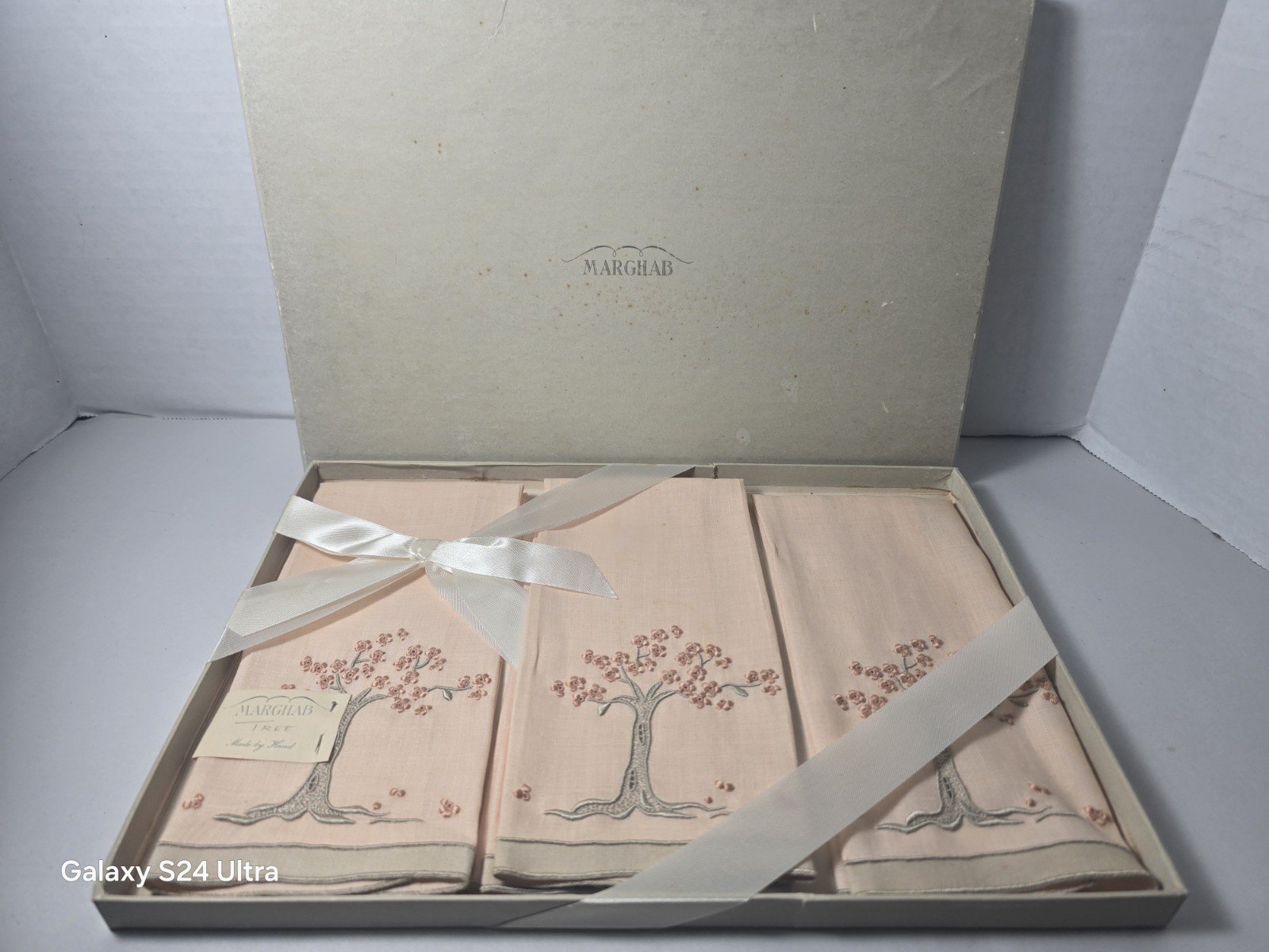 VTG Marghab Madeira Hand Embroidered Linen Handkerchif Set of 5 Original Box