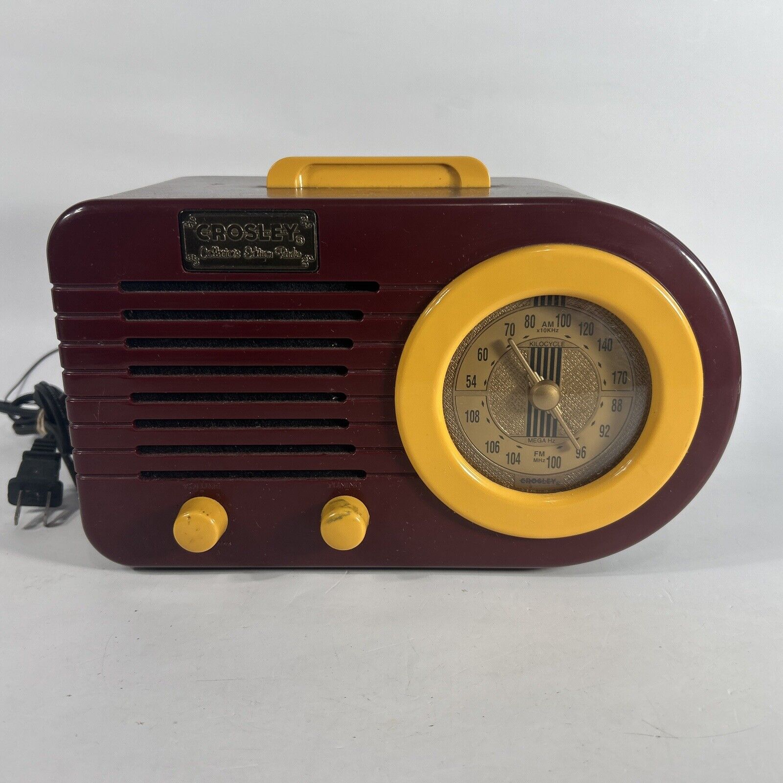 Vintage burgundy/dark red Radio- Crosley Collector's Edition CR-2, Tape, AM/FM,