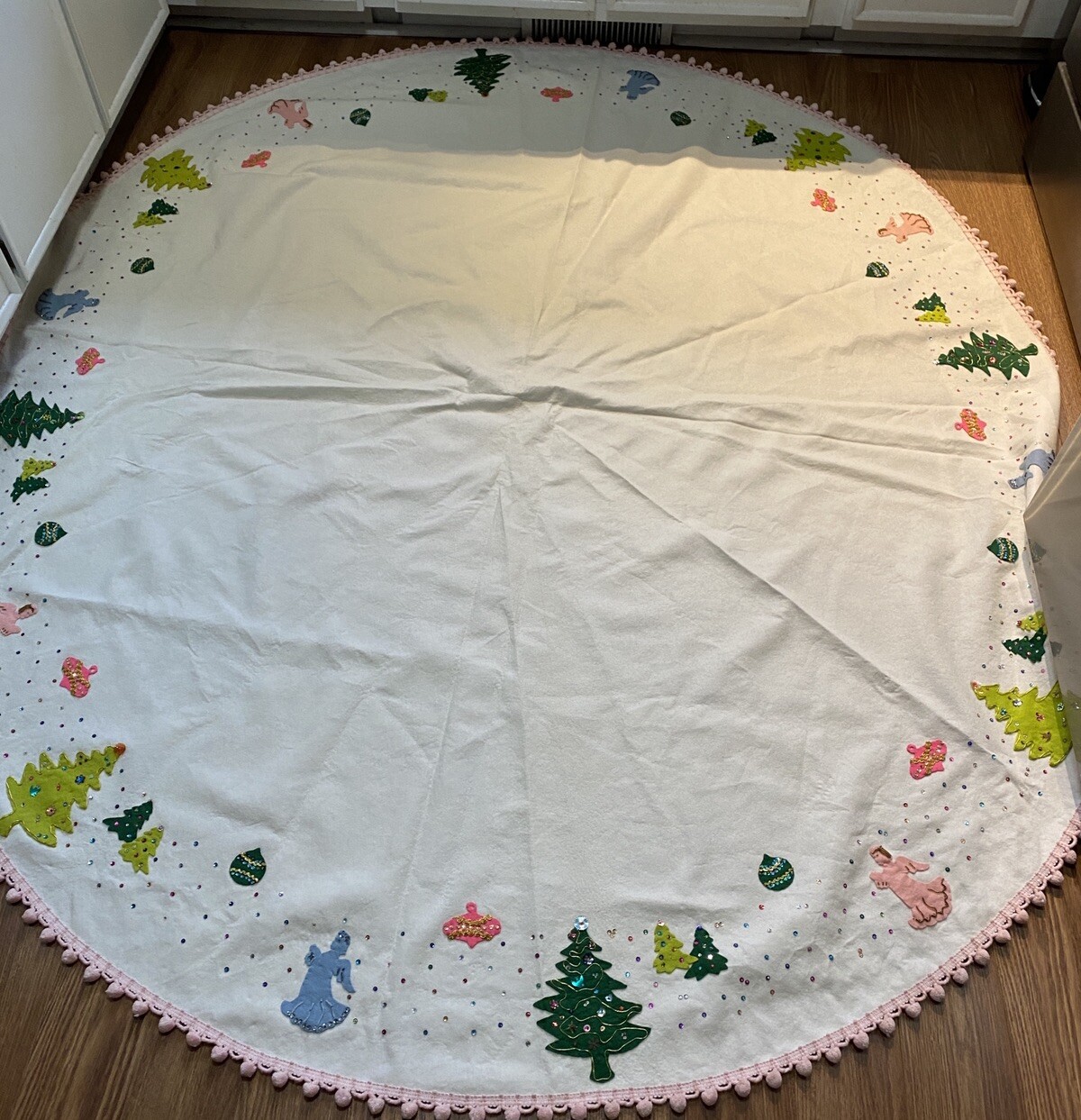 GORGEOUS MCM Sequined Felt Large Oval Christmas Tablecloth Pink Fringe Bucilla GORGEOUS MCM Sequined Felt Large Oval Christmas Tablecloth Pink Fringe Bucilla
