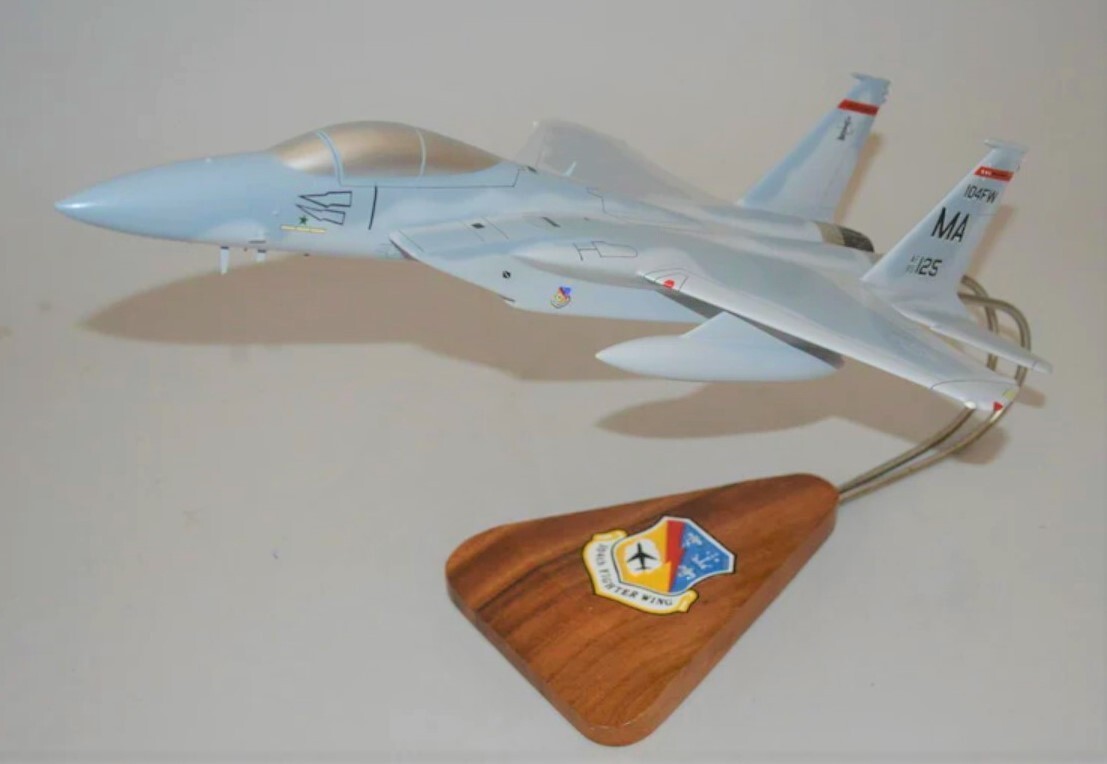 USAF McDonnell Douglas F-15C Eagle 104 FW Desk Display Model 1/48 SC Airplane