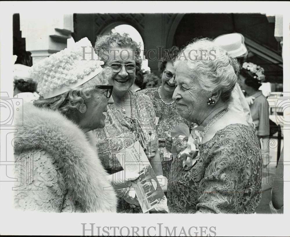 1965 Press Photo Mrs. William Fluhr, Mrs. Alfred Neff and Bertha Foster at event