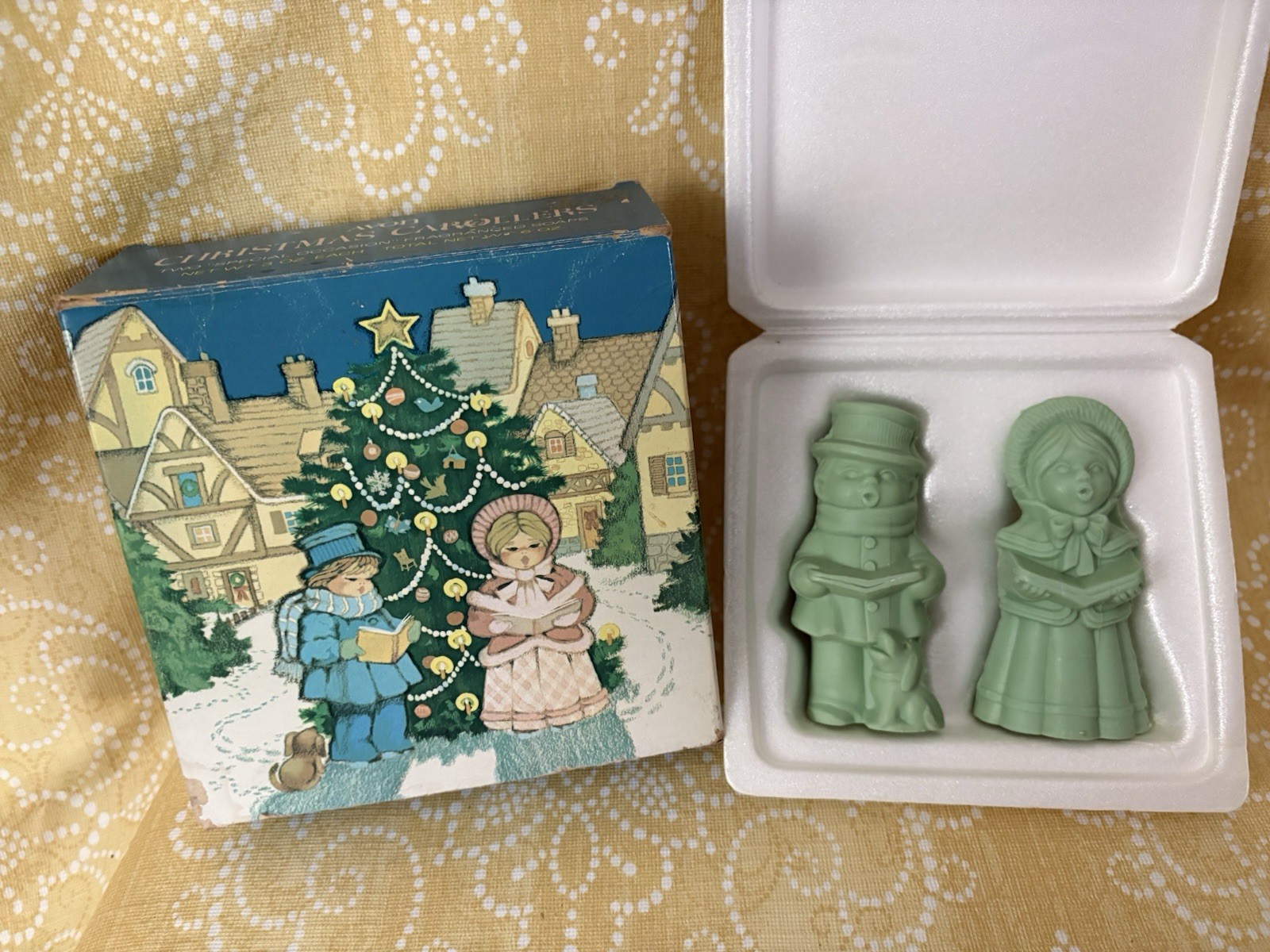 Vtg Avon Scented Soaps Green 2 Christmas Carolers w/Dog 4