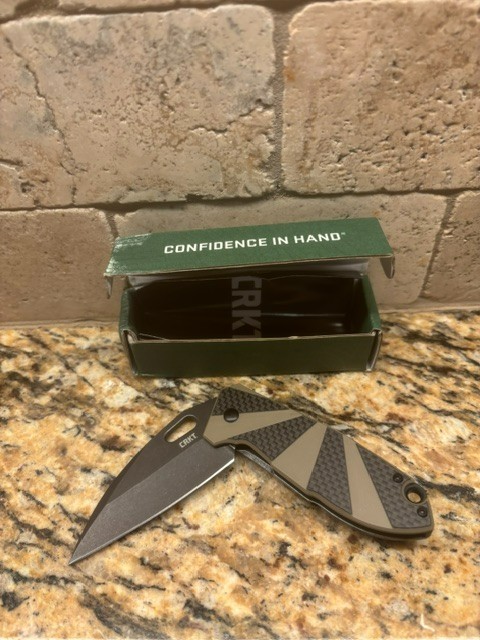 CRKT Heron Folding Knife SS Blade G10- Carbon Fiber Handle 3.8 OZ-New-Box Scuff