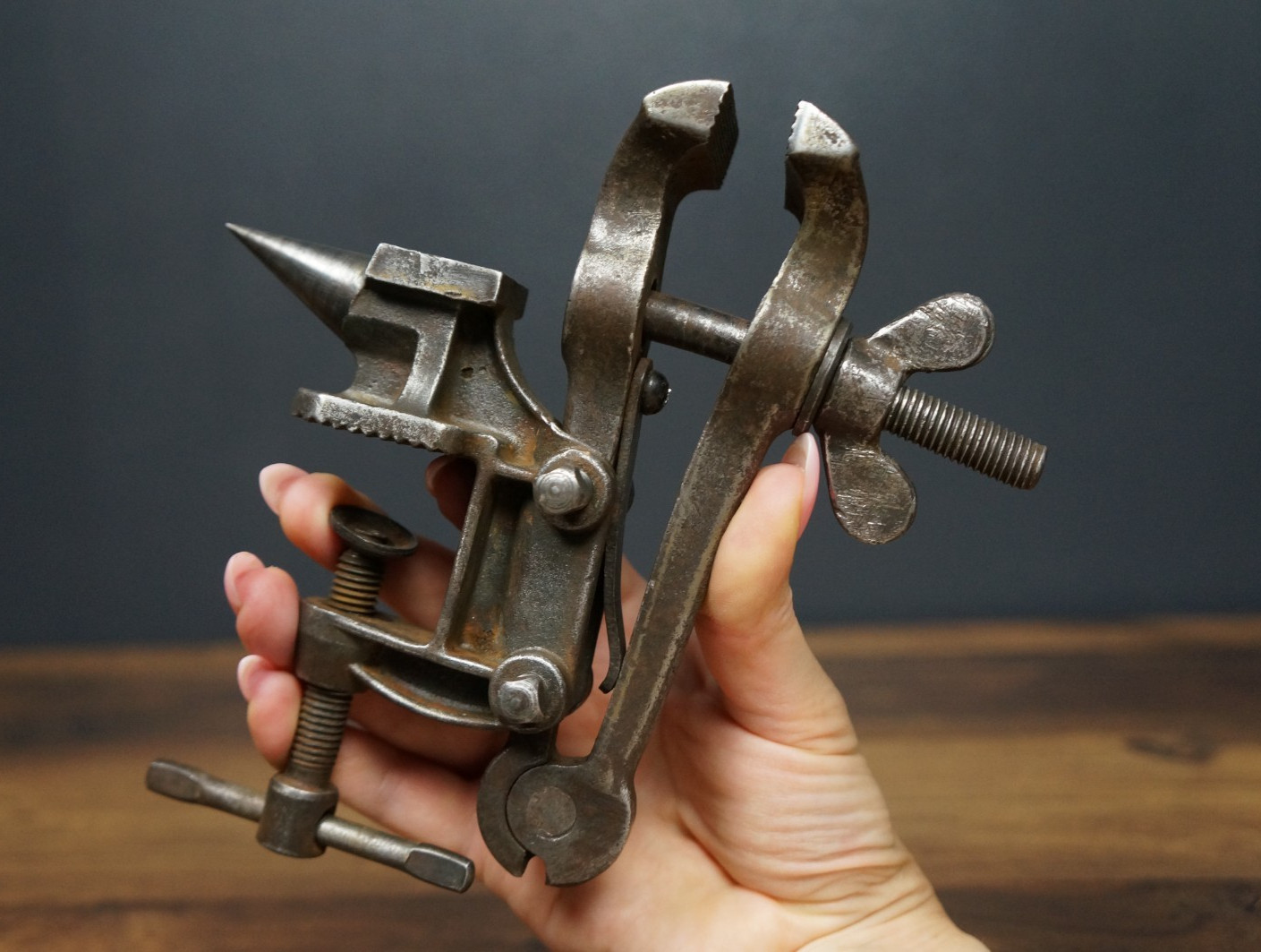 Metal vise, tool vise, jeweler\'s vise, vintage vise, small vise, antique tool Metal vise, tool vise, jeweler\'s vise, vintage vise, small vise, antique tool