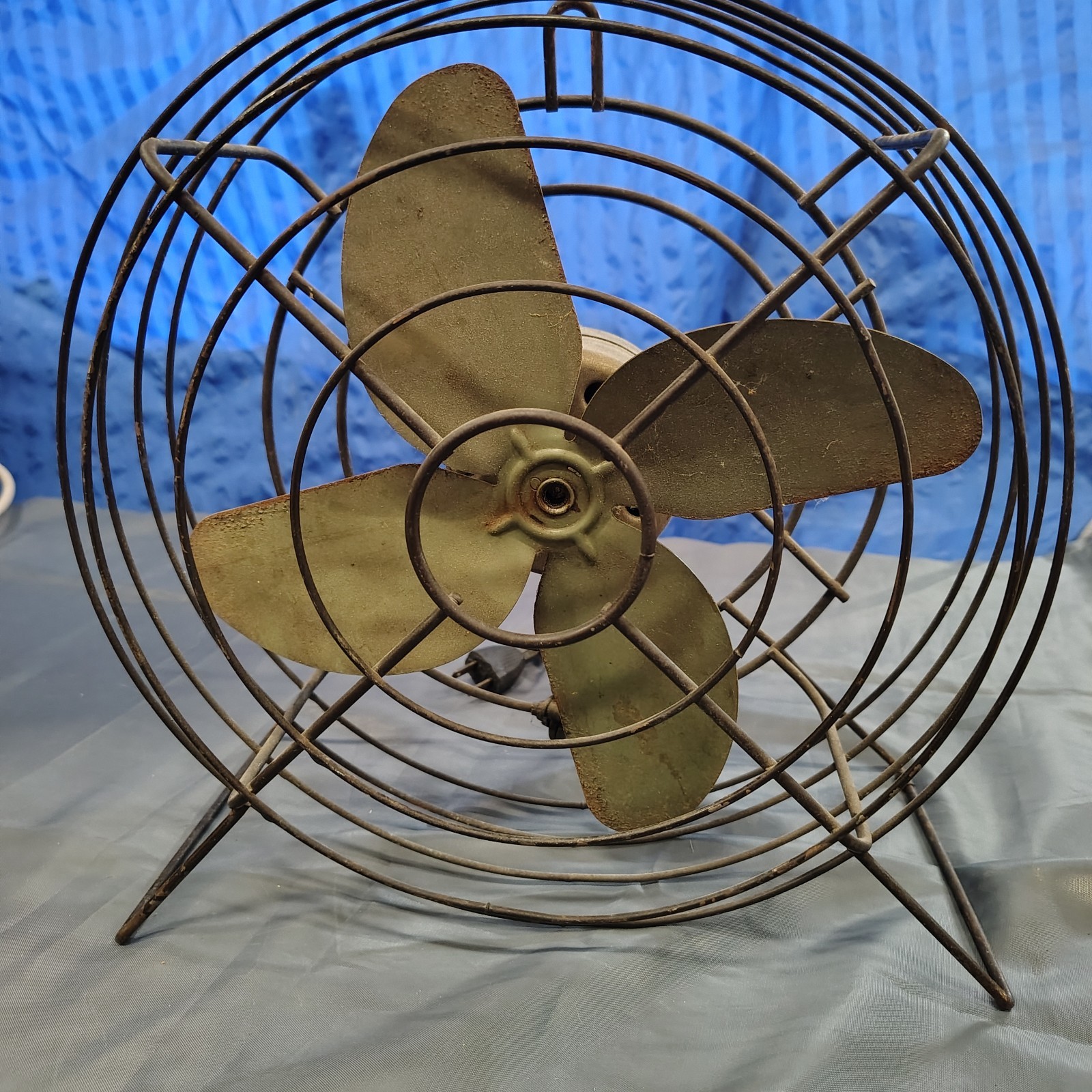 Antique Early 1920\'s  Delco Metal Desk Fan - 12\