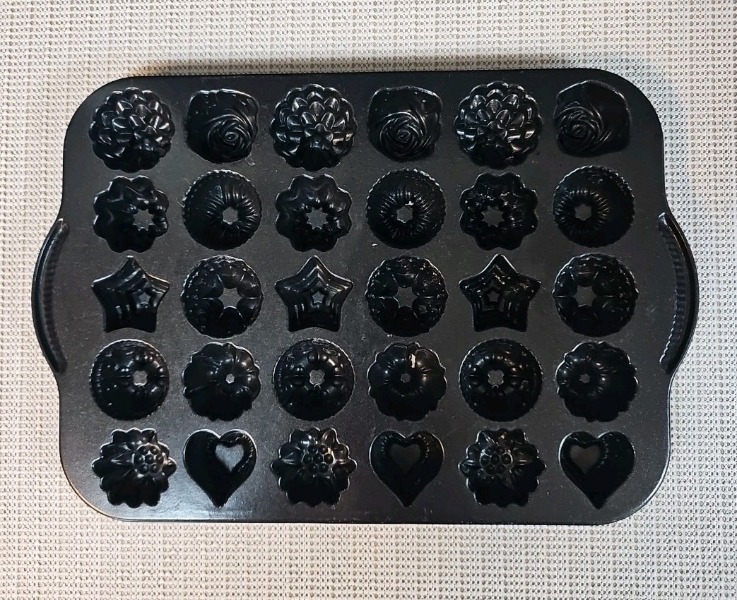 Nordic Ware Mini Bundt Pan Tea Cakes and Candies Pan 30 Mini-Cakes Petit Fours Nordic Ware Mini Bundt Pan Tea Cakes and Candies Pan 30 Mini-Cakes Petit Fours