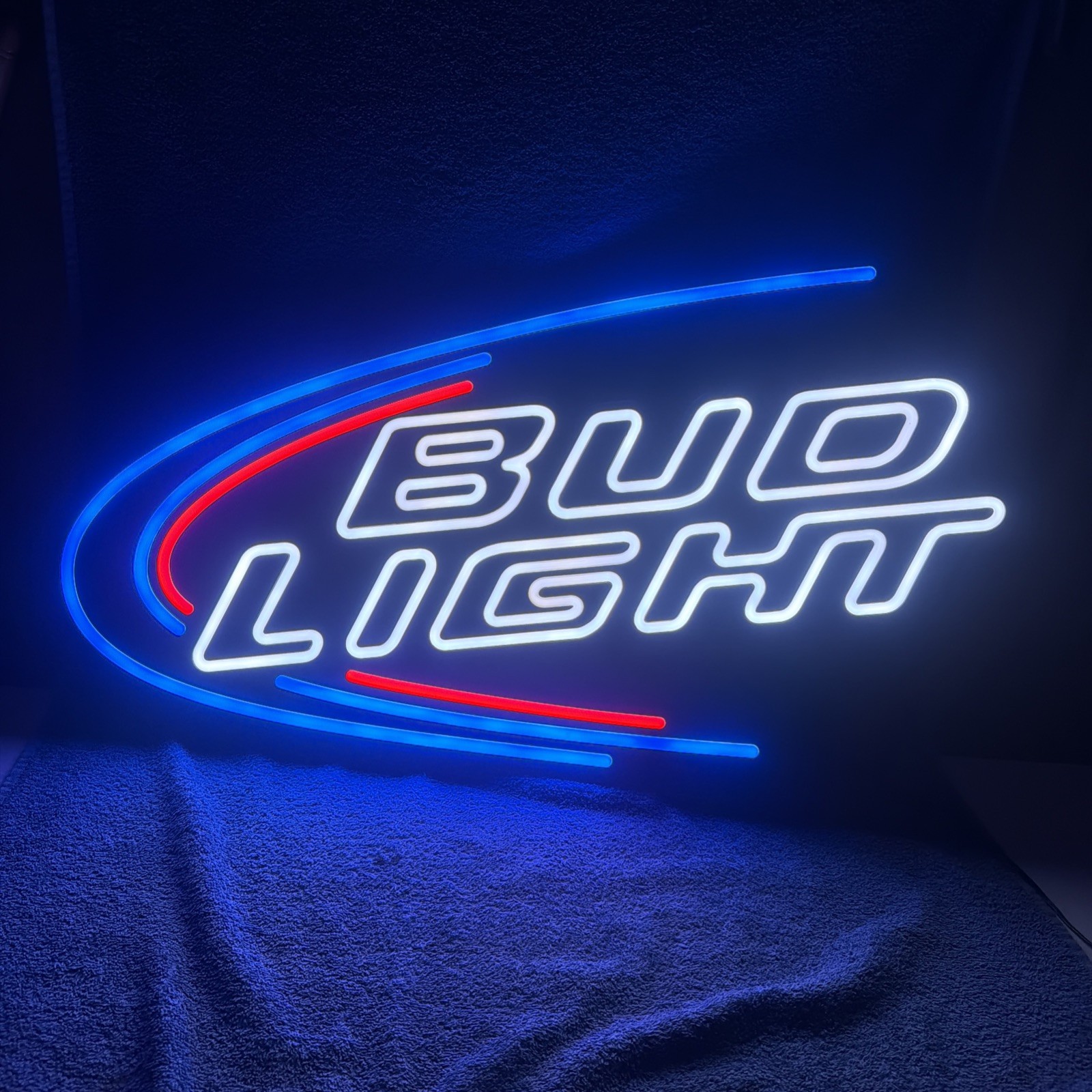 VINTAGE BUD LIGHT BEER LIGHT UP LED SIGN 30\