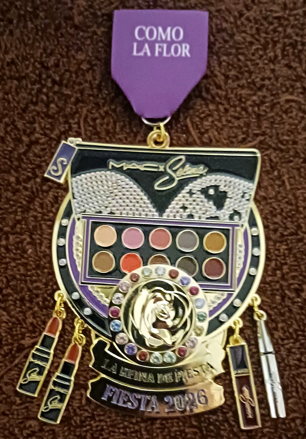 MAC Selena La Reina Del Como La Flor Fiesta 2026 Medal/Medallion Pin