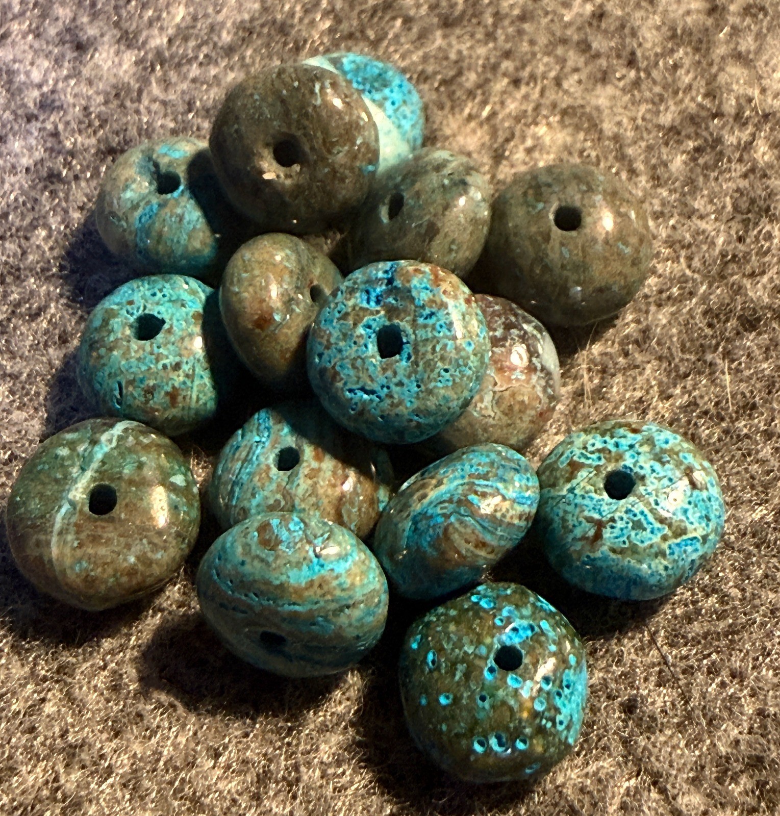 15 Old Original Navajo Indian Turquoise Trade Beads Blue Green 1800\'s