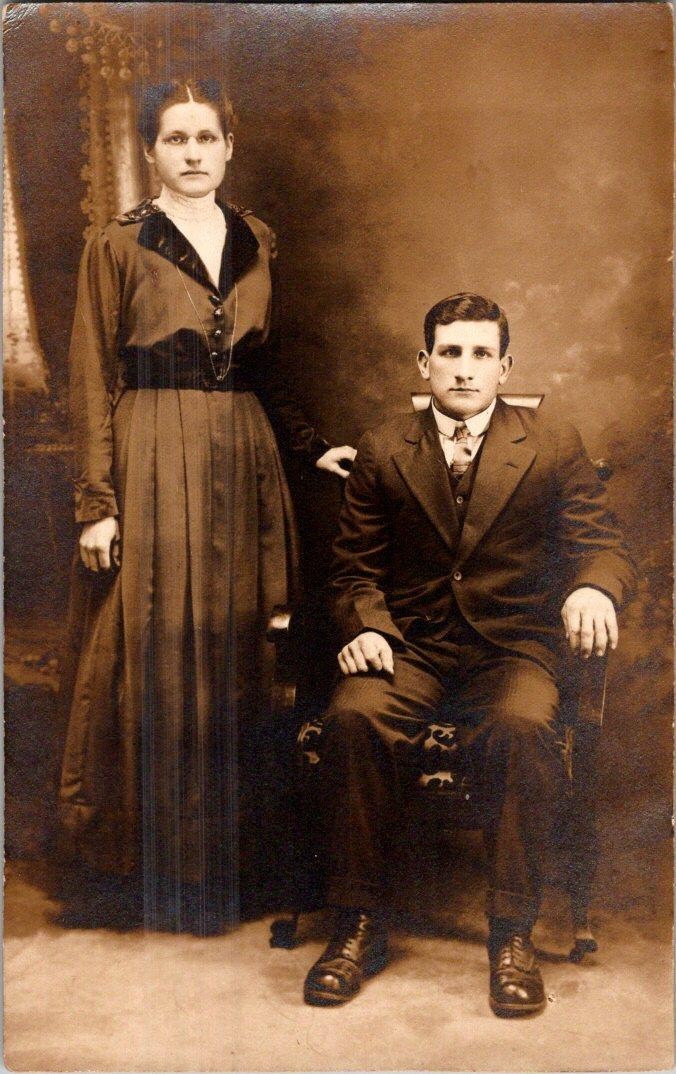 1907-10's RPPC HUSBAND & WIFE MR & MRS AMOS WARNER REAL PHOTO POSTCARD