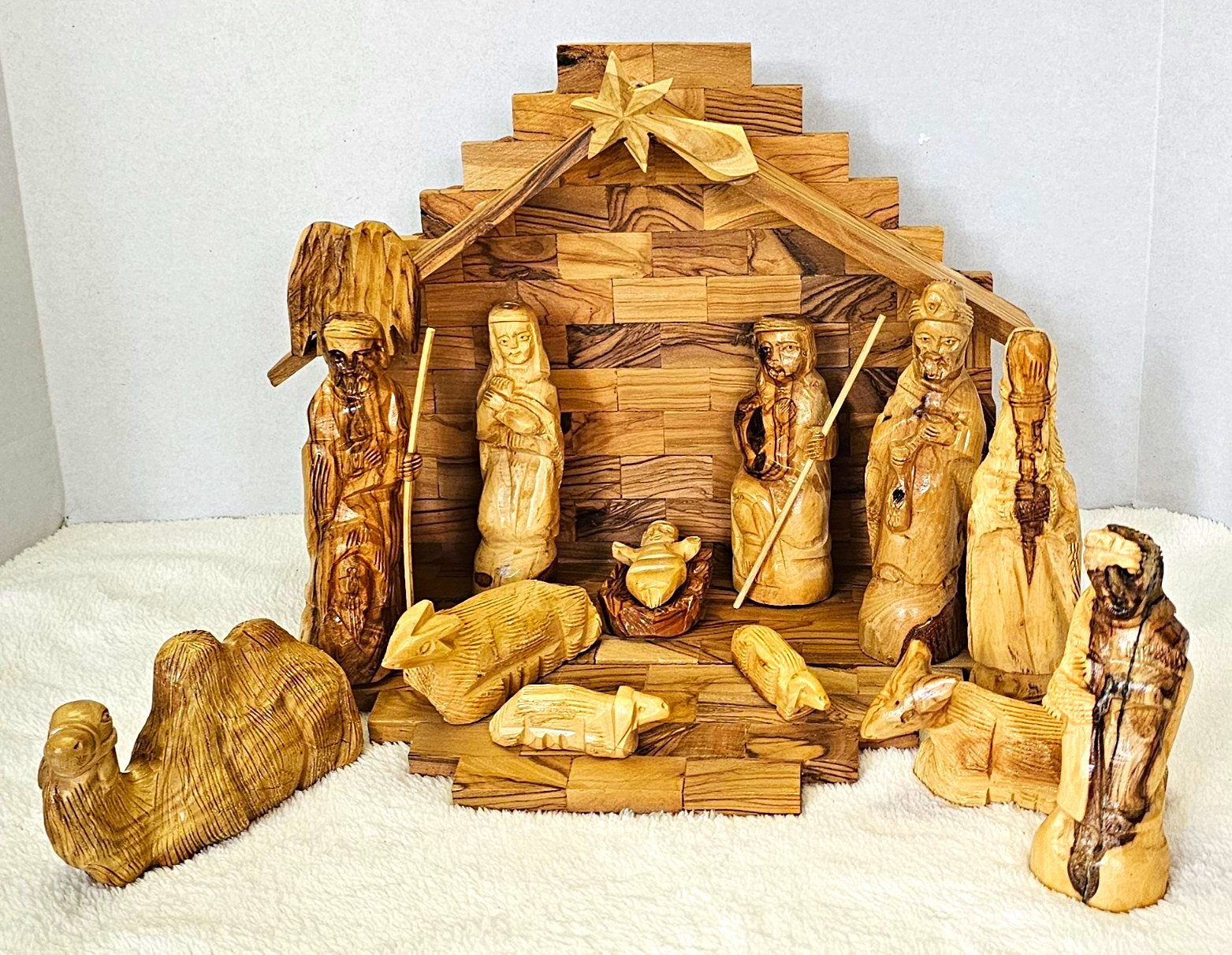 Vintage Bethlehem Olive Wood Nativity 13 Pc Hand Carved Stable Fold Down Base Vintage Bethlehem Olive Wood Nativity 13 Pc Hand Carved Stable Fold Down Base