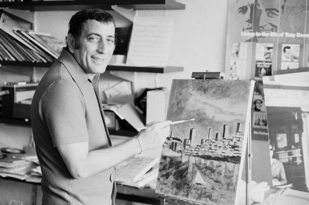singer Tony Bennett painting a city landscape UK 11th June 1971 Old Photo