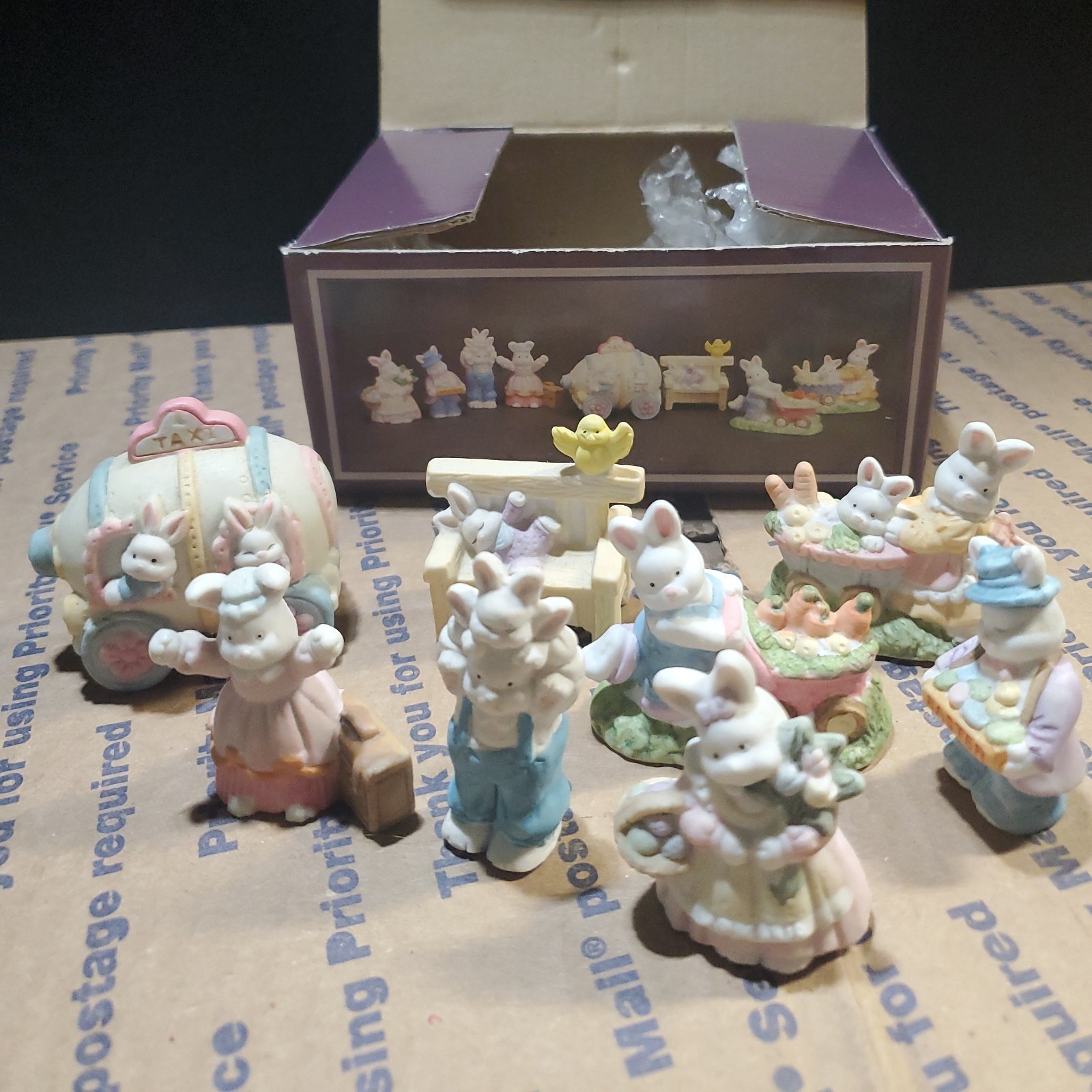 Vintage Easter Ceramic Bunny Set Of 8 Hand Painted Excellent Condition W/Box