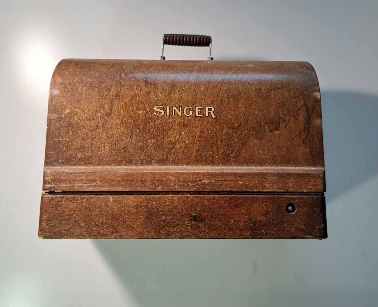 Singer Vintage 1952 Electric Sewing Machine Bent Wood Case Centennial