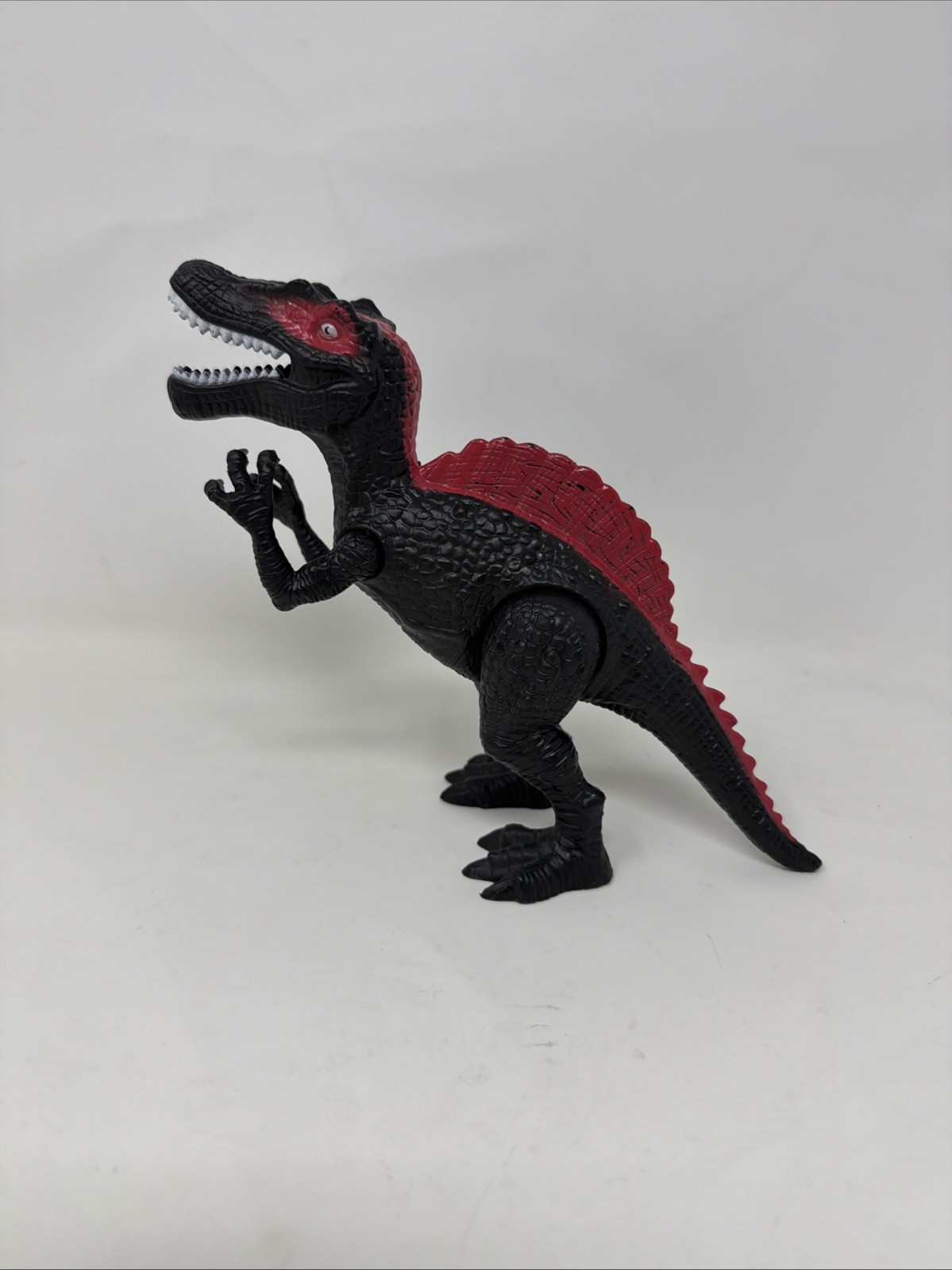 Dinosaur Spinosaurus  Red And Black Screams When Arm Is Pulled 