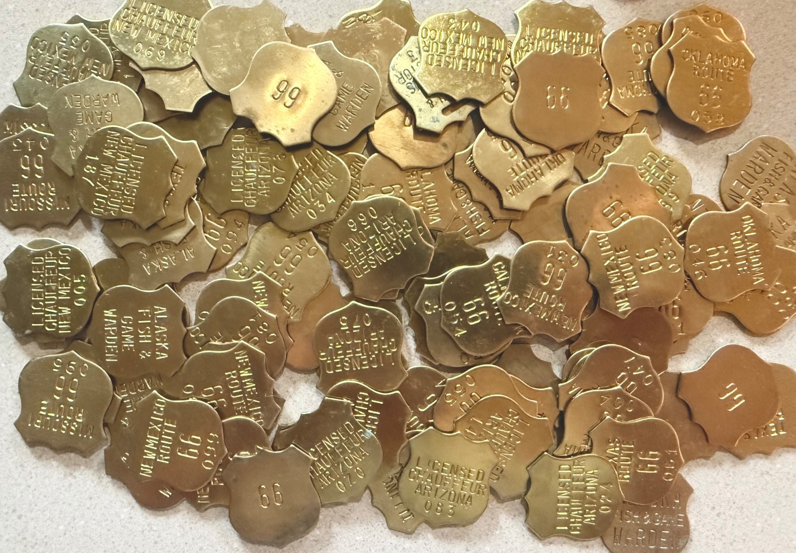 LOT 100 BRASS ROUTE 66 PINS PLATES DIFFERENT BADGE FOB VARIOUS STATES 500 GRAMS