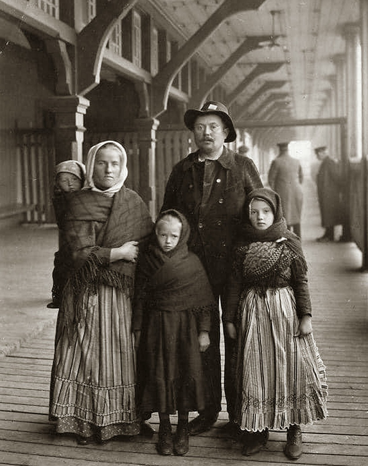 IMMIGRANT FAMILY Posing After Arriving at ELLIS ISLAND 8.5X11 Photo IMMIGRANT FAMILY Posing After Arriving at ELLIS ISLAND 8.5X11 Photo