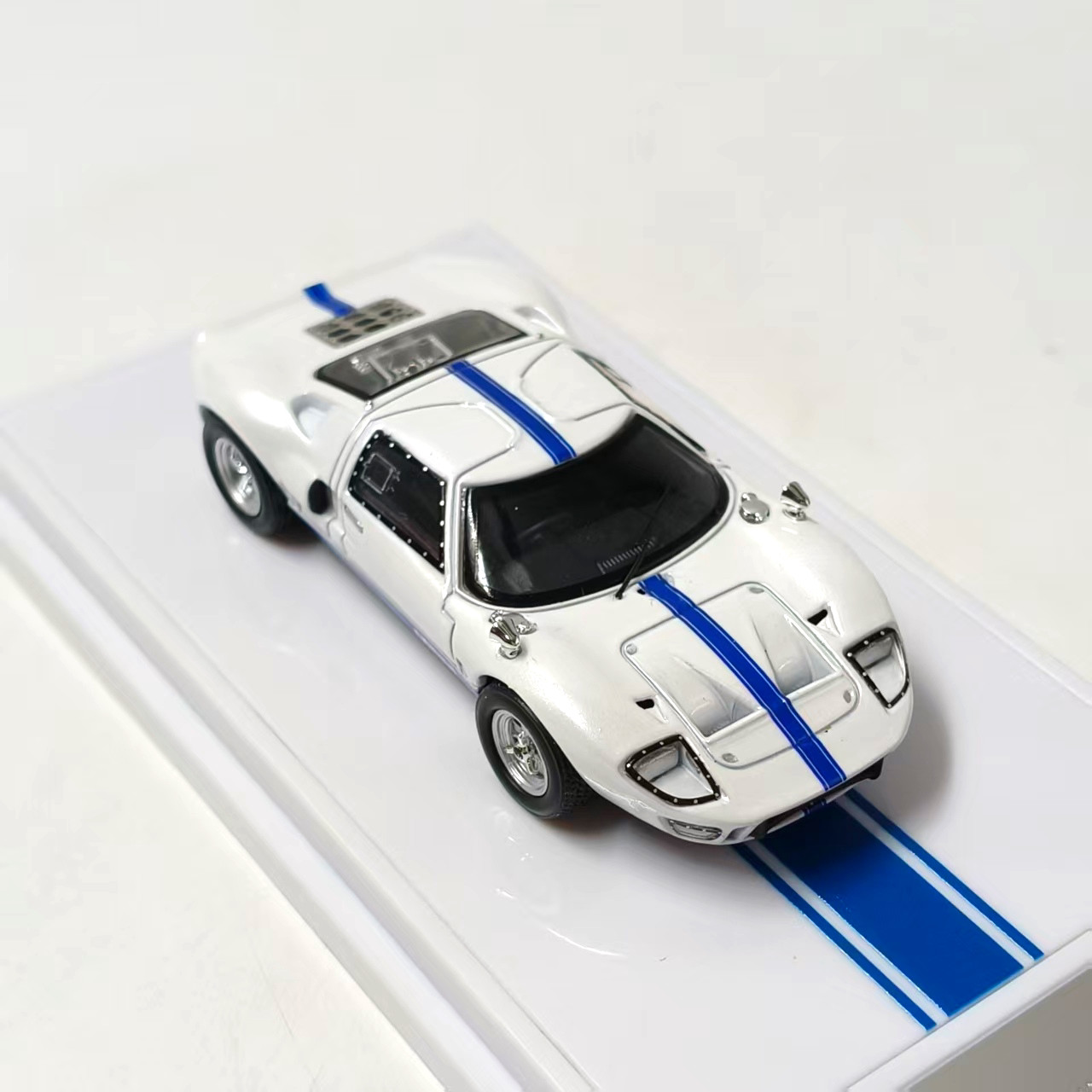 1:64 GT40 Mark I White Street Version Diecast Model Car Collector Gift