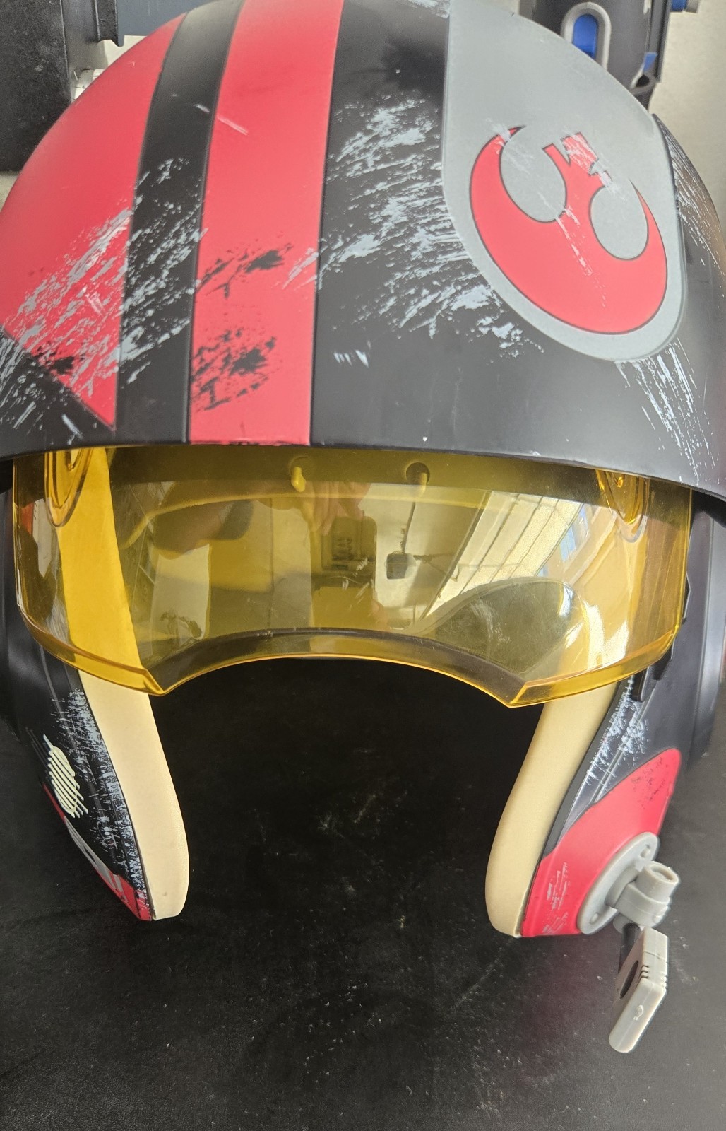 Hasbro Star Wars Black Series Poe Dameron X-Wing Pilot Electronic Helmet Used