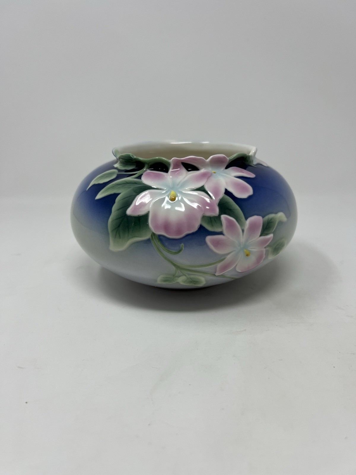 Franz Porcelain Pansy Squat Vase XP1900 Approx 6.5” W X 3.5” H With Box Li Fang