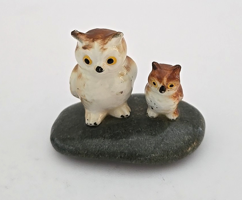 Vintage 2 miniature owl figurines on polished stone base 1 7/8\